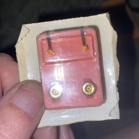 last pair of Studex sterilized ear piercing studs - Picture 5 of 6